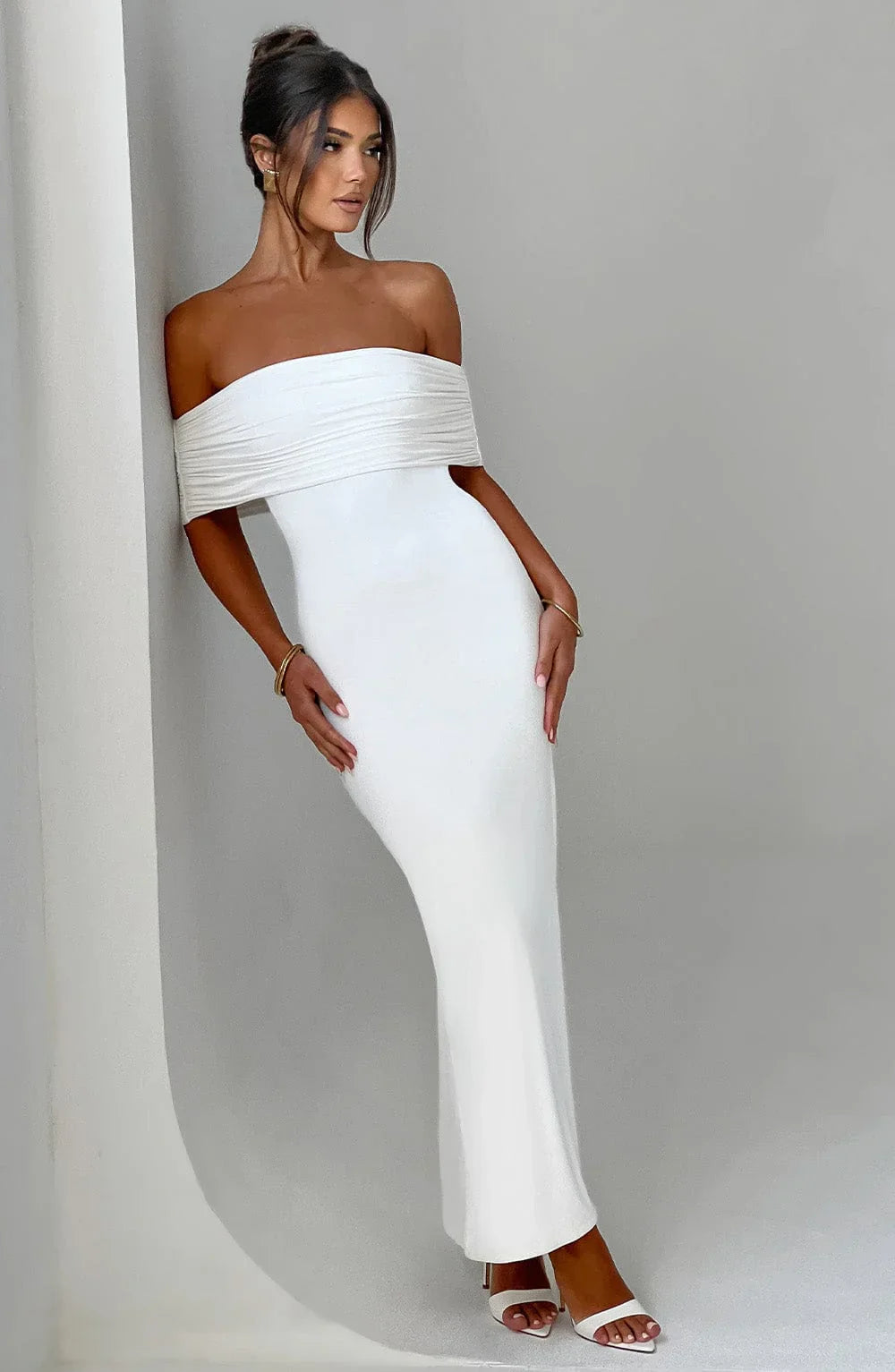 Azrya - Elegant Backless Maxi Dress